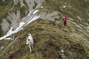 65 Ripida ma facile salita della cresta erbosa nord di Cima degli Agnelli